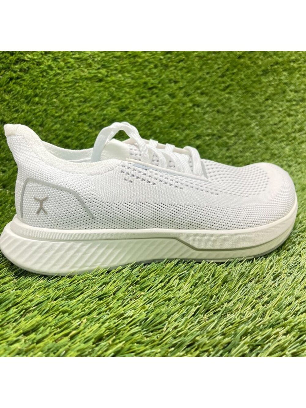 Flux Adapt Runner H2O Pro White Womens Size 6.5 Athletic Running Shoes Sneakers